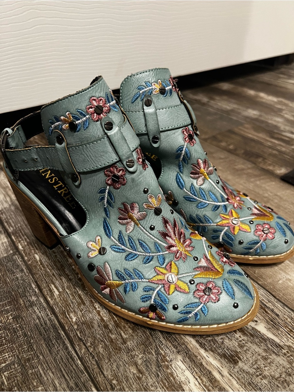 Embroidered Cutout Heel Sandals in Blue Size 7